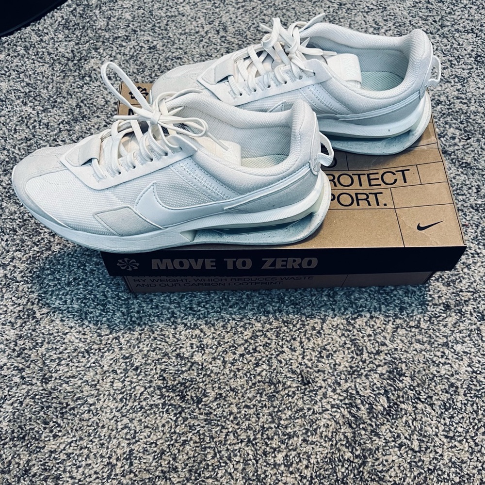 Women’s Nike Air Max Pre-Day